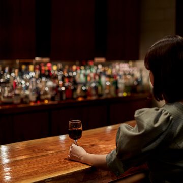バーでお酒を嗜むのもホテルでの楽しみの一つ