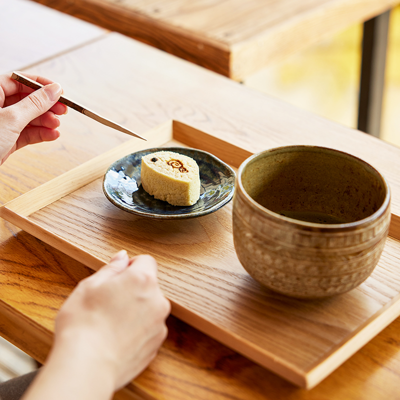 汐の満ち引きを見ながら和菓子を楽しめる 
茶寮 汐入