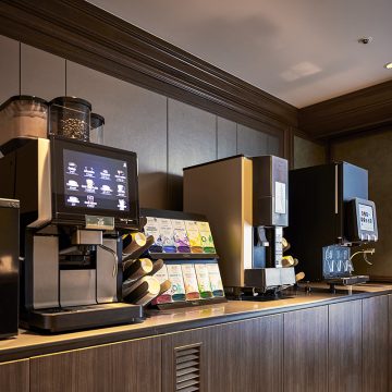 コーヒー、紅茶、ソフトドリンクはご自由にお愉しみいただけます。