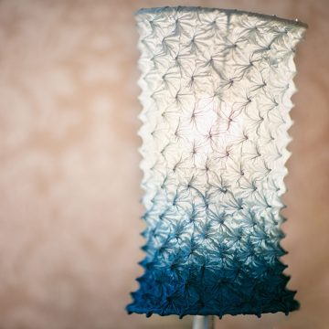 柔らかな光が楽しめるテーブルランプ