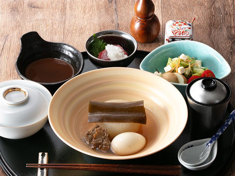 ［平日限定］<br>黄金出汁と牛出汁のダブルスープでじっくり炊いた<br>美味おでん御膳