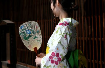 「水うちわ」づくり体験