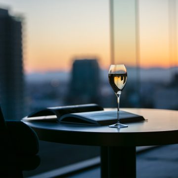 専用ラウンジではホテル最上階からの眺めをお愉しみください