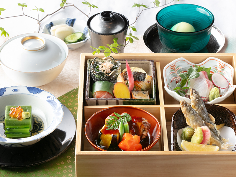 ［平日限定］<br>〈昼席〉松花堂弁当（旬のデザート＆コーヒー付）