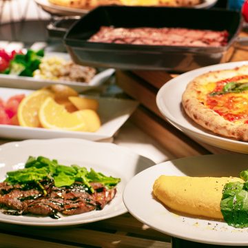 朝食は多彩なメニューをブッフェスタイルで