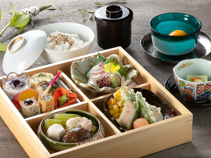 ［平日限定］<br>〈昼席〉松花堂弁当（旬のデザート＆コーヒー付）